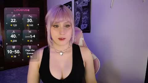 Molly  online show from May 5, 2026, 10:40 pm