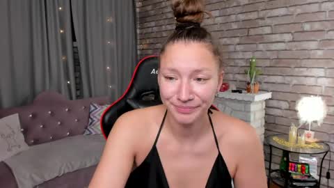 hi im Molly heregreat boobs big heart  warm pussy  online show from April 28, 2026, 12:20 am
