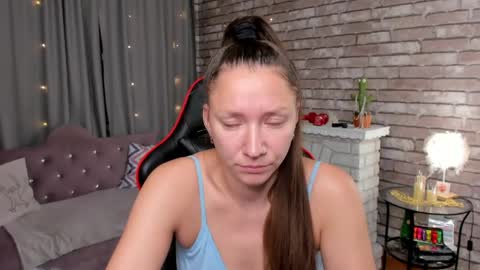 hi im Molly heregreat boobs big heart  warm pussy  online show from April 29, 2026, 1:21 am