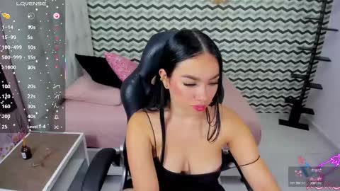 MOLLY online show from October 18, 2025, 7:14 pm