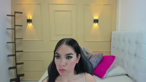 MOLLY online show from June 24, 2026, 7:02 pm