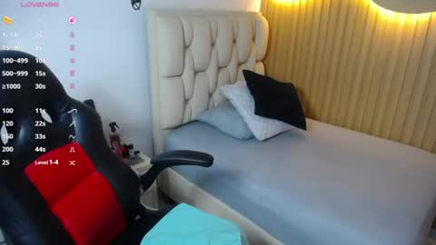 MOLLY online show from July 28, 2026, 4:05 pm