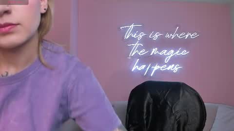 Snapshot of mollysunders_ chatting on July 19, 2026, 5:27 pm Molly Sunders online show from July 19, 2026, 5:27 pm