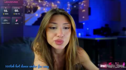 Snapshot of mollyyank chatting on October 17, 2025, 3:25 pm Molly online show from October 17, 2025, 3:25 pm