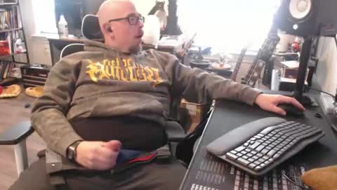 momer85 online show from April 20, 2026, 4:10 pm