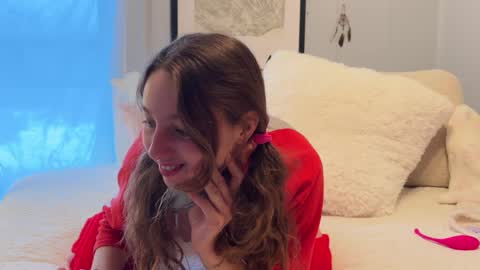 Mia  online show from December 24, 2024, 2:12 pm