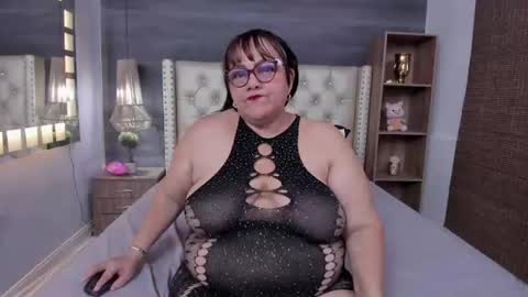 Jelitza online show from June 25, 2026, 3:17 am