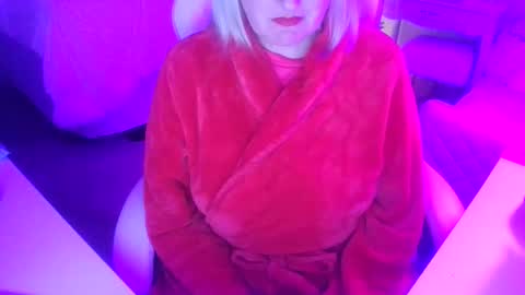 Mommy Julia online show from May 2, 2026, 8:41 am