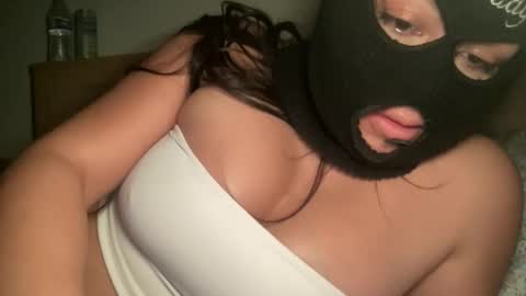 Snapshot of mommygoddess03 chatting on October 17, 2025, 5:32 am mommygoddess03 online show from October 17, 2025, 5:32 am