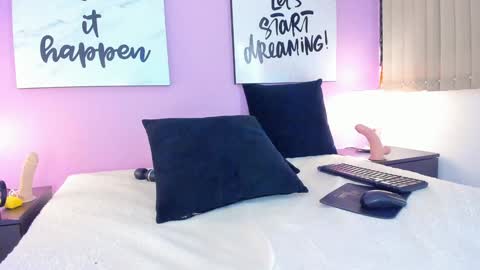 Snapshot of mommysquirt_ chatting on December 29, 2024, 6:05 pm Kendall Evanz online show from December 29, 2024, 6:05 pm