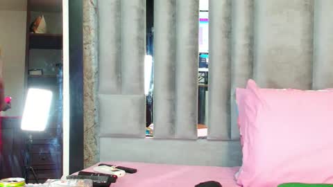 Snapshot of mommywebcam chatting on December 14, 2025, 7:29 pm DINAH online show from December 14, 2025, 7:29 pm