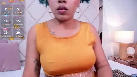 Momo  online show from September 17, 2025, 10:33 pm