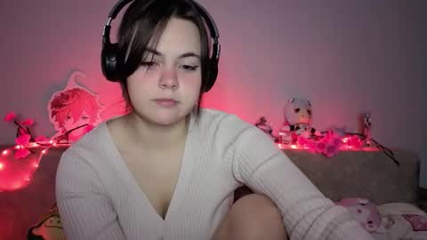 Momo online show from March 12, 2026, 7:53 pm