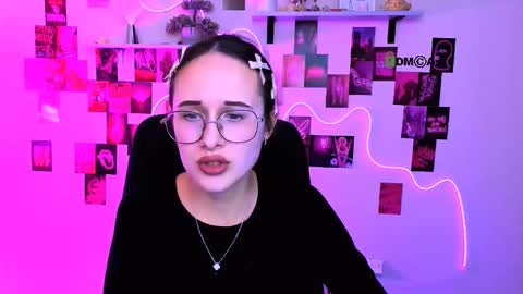 Mona  online show from March 4, 2026, 8:26 pm