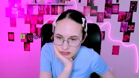Mona  online show from April 30, 2026, 9:19 pm
