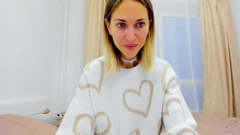 Snapshot of mona_cruz chatting on December 4, 2024, 5:16 am Mona online show from December 4, 2024, 5:16 am