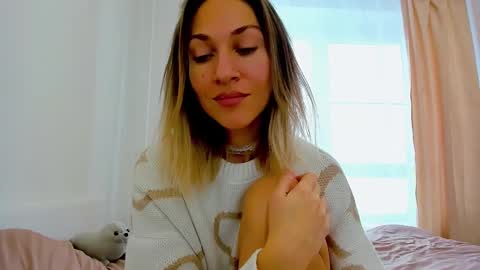 Snapshot of mona_cruz chatting on December 14, 2024, 8:56 am Mona online show from December 14, 2024, 8:56 am