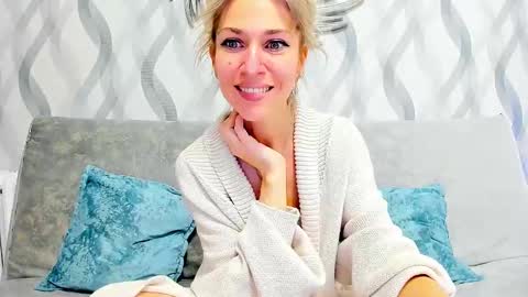 Snapshot of mona_cruz chatting on February 16, 2025, 2:43 pm Mona online show from February 16, 2025, 2:43 pm