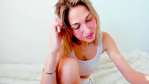 Snapshot of mona_cruz chatting on March 9, 2025, 5:22 am Mona online show from March 9, 2025, 5:22 am