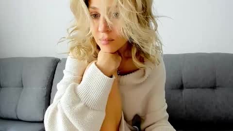 Snapshot of mona_cruz chatting on October 23, 2025, 6:45 am Mona online show from October 23, 2025, 6:45 am