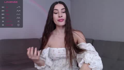 Snapshot of mona_saxxx chatting on December 28, 2024, 5:44 am Hey Guys im Mona. PVT is Open Please Make me CUM online show from December 28, 2024, 5:44 am
