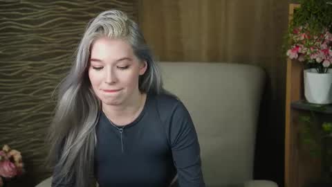 Mona online show from October 12, 2025, 1:21 pm