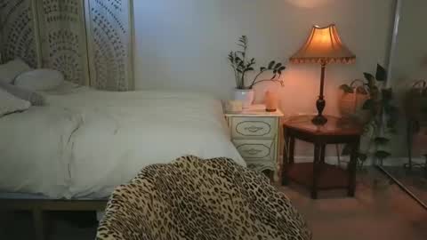 Mona online show from May 1, 2026, 4:22 pm