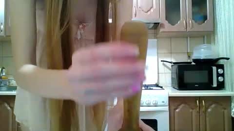 Monica online show from December 3, 2025, 10:41 pm