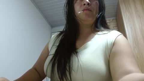 Snapshot of monickhotpri chatting on July 17, 2026, 5:03 am monickhotpri online show from July 17, 2026, 5:03 am