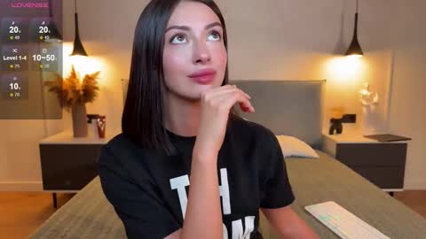 Snapshot of monika_reed1 chatting on November 8, 2025, 9:09 am Monika online show from November 8, 2025, 9:09 am