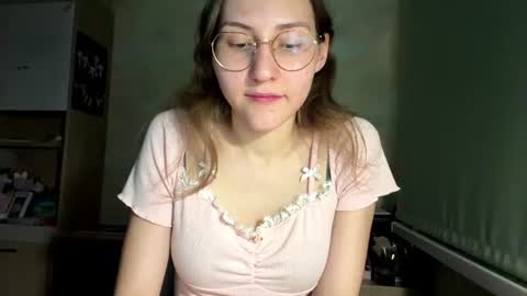 Snapshot of monikakotts chatting on July 1, 2026, 7:46 pm Mia online show from July 1, 2026, 7:46 pm