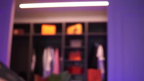 Moni online show from October 9, 2025, 3:48 am