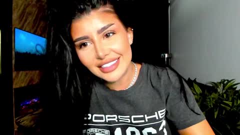 Snapshot of moniqueeass chatting on December 13, 2024, 6:05 pm Alessia online show from December 13, 2024, 6:05 pm