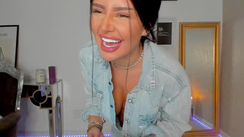 Snapshot of moniqueeass chatting on January 6, 2025, 9:43 pm Alessia online show from January 6, 2025, 9:43 pm