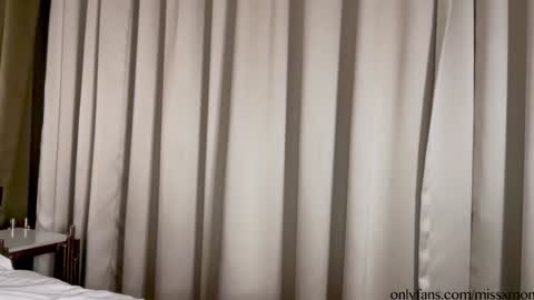 Snapshot of moniqueeass chatting on November 18, 2025, 8:24 pm Alessia online show from November 18, 2025, 8:24 pm