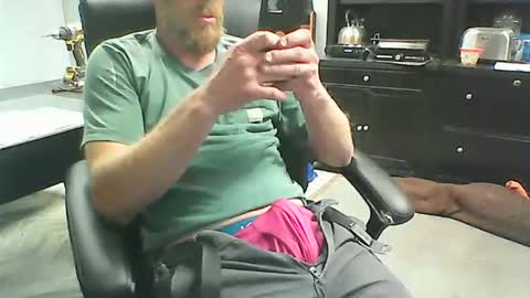 Snapshot of monkeypants04 chatting on June 10, 2026, 4:28 pm monkeypants04 online show from June 10, 2026, 4:28 pm