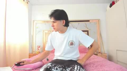 Snapshot of monky_0002 chatting on March 18, 2026, 6:33 pm monky_0002 online show from March 18, 2026, 6:33 pm