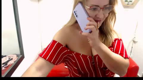 Snapshot of monserrat_diva chatting on May 16, 2026, 1:02 am monserrat_diva online show from May 16, 2026, 1:02 am