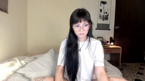 Snapshot of monserrat_gil chatting on April 8, 2026, 2:44 am Monserrat Gil onlyfans online show from April 8, 2026, 2:44 am
