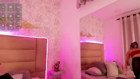 Adriana online show from April 28, 2026, 1:16 pm