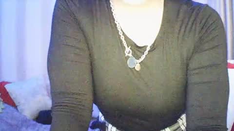 Snapshot of moodiemira chatting on October 3, 2025, 5:10 pm moodiemira online show from October 3, 2025, 5:10 pm