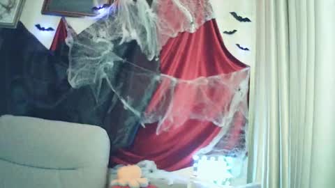 Snapshot of moodiemira chatting on October 29, 2025, 8:21 pm moodiemira online show from October 29, 2025, 8:21 pm