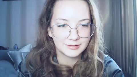 moodiemira online show from February 18, 2026, 1:18 pm