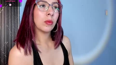 moolly_evanz online show from April 25, 2026, 2:58 pm