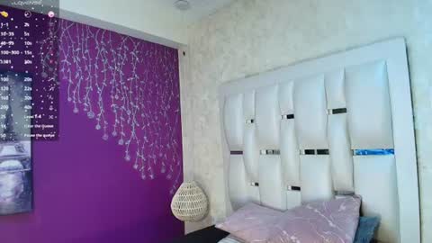 Snapshot of moom_ivy_ chatting on July 9, 2026, 12:31 pm online show from July 9, 2026, 12:31 pm