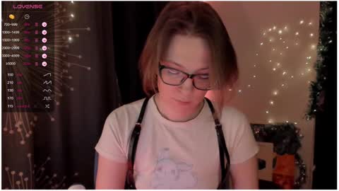 Snapshot of moon__girl chatting on December 14, 2024, 6:41 pm Roxy online show from December 14, 2024, 6:41 pm