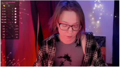 Snapshot of moon__girl chatting on January 26, 2025, 7:52 pm Roxy online show from January 26, 2025, 7:52 pm