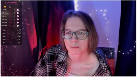 Snapshot of moon__girl chatting on February 3, 2025, 6:39 pm Roxy online show from February 3, 2025, 6:39 pm