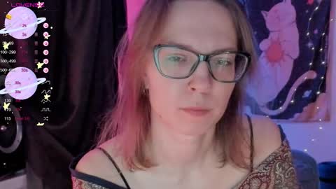 Snapshot of moon__girl chatting on October 22, 2025, 8:19 pm Roxy online show from October 22, 2025, 8:19 pm