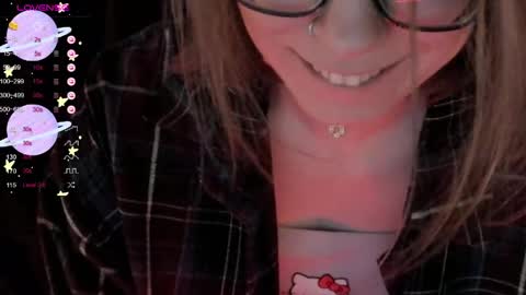 Snapshot of moon__girl chatting on April 1, 2026, 8:17 pm Roxy online show from April 1, 2026, 8:17 pm